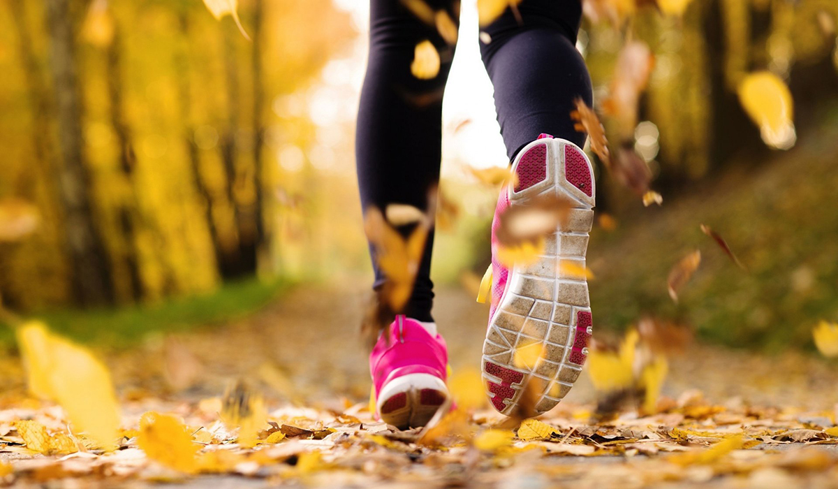 exercise-jogging-running-shoes-autumn-nyito